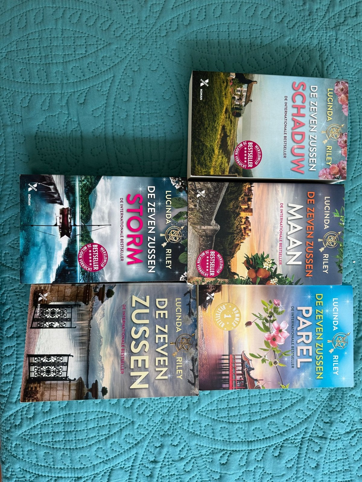De Zeven Zussen serie - Lucinda Riley (5 boeken), Boeken, Ophalen of Verzenden, Zo goed als nieuw, Nederland