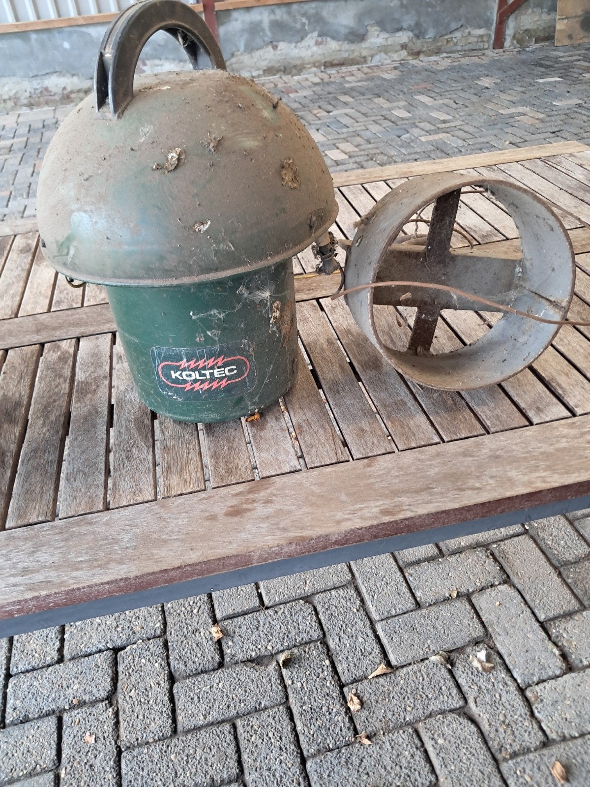 Koltec schrikdraadapparaat op accu voor weide