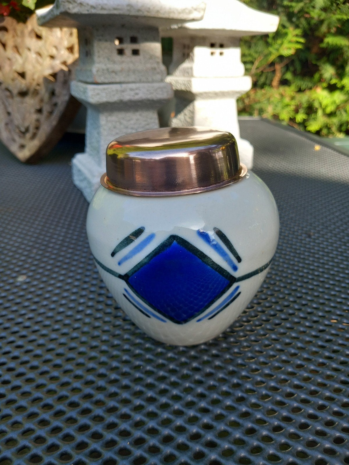 Antiek aardewerk vaasje met koperen deksel, Antiek en Kunst, Antiek | Keramiek en Aardewerk, Ophalen of Verzenden
