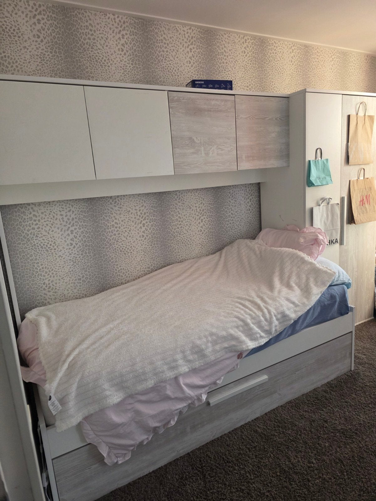 Compact tiener slaapkamer meubel met schuifbed, Huis en Inrichting, Ophalen, Zo goed als nieuw