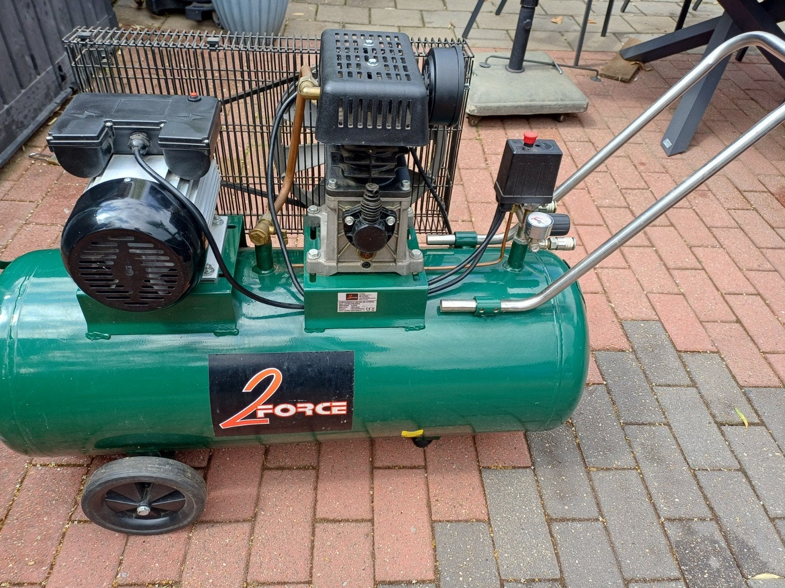 100 liter compressor, Ophalen, Zo goed als nieuw, 200 tot 400 liter/min, 6 tot 10 bar