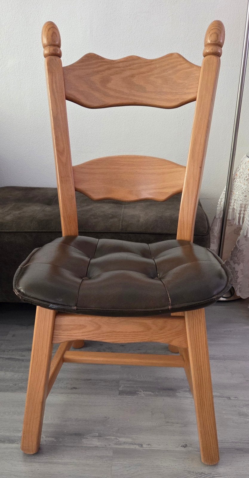 Eiken stoel met bruin leren zitting 6 stuk, Ophalen, Bruin, Zo goed als nieuw, Vijf, Zes of meer stoelen