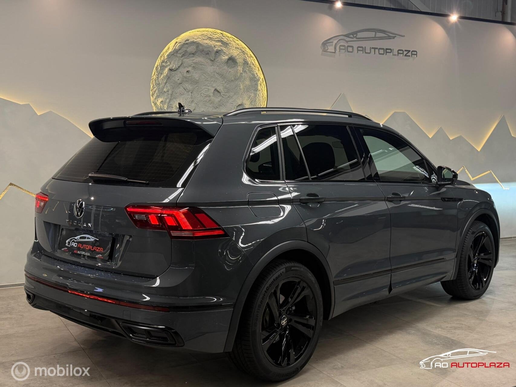 Volkswagen Tiguan 1.5 TSI R-Line Panorama/Leder/Memory/Trekh, Auto's, Dealer onderhouden, 15 km/l, 4 cilinders, 150 pk