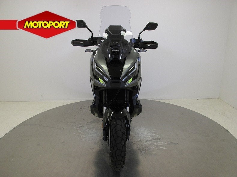 Honda X-ADV750 (bj 2024), Scooter, Bedrijf, Honda Nederland BV, Capronilaan 1
1119 NN  Schiphol-Rijk, NL