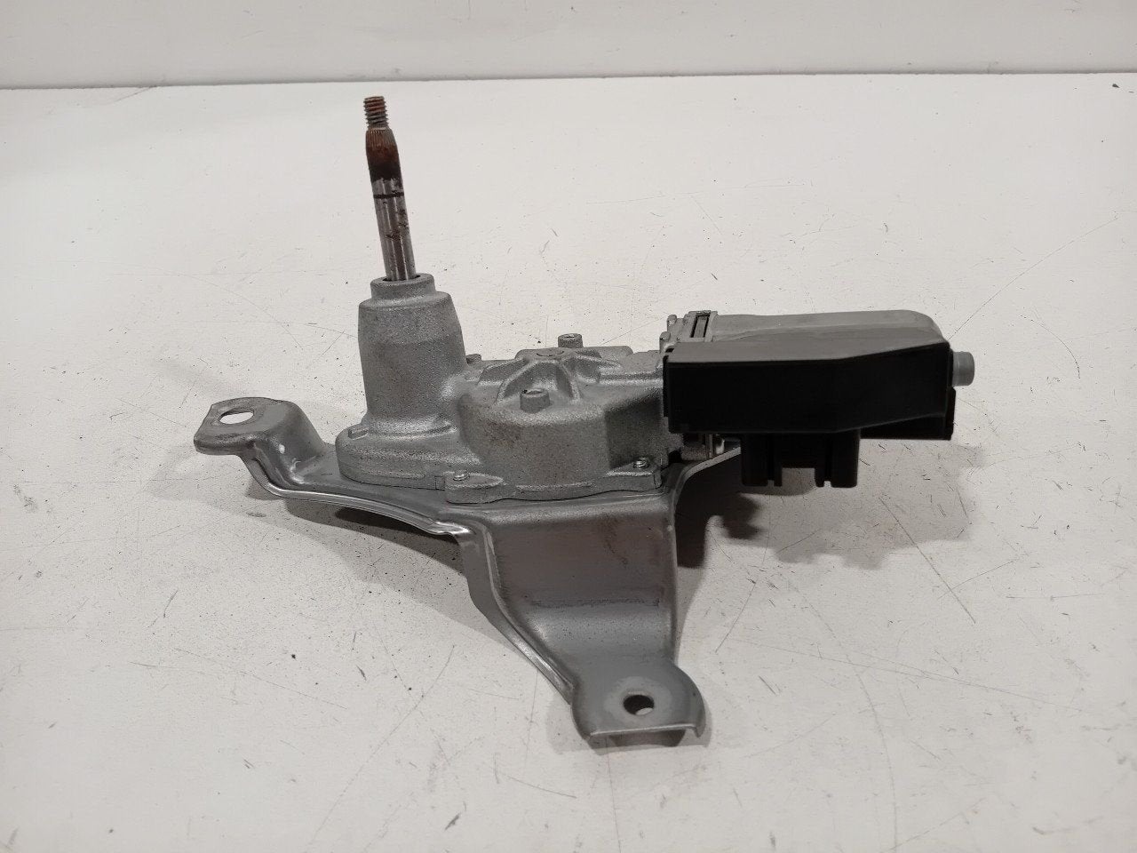 Ruitenwissermotor achter Toyota Yaris, Onderdelen@venauto.nl, Van der Ven Autorecycling B.V., Gebruikt, Ettenseweg 76, 4706 PB Roosendaal, The Netherlands