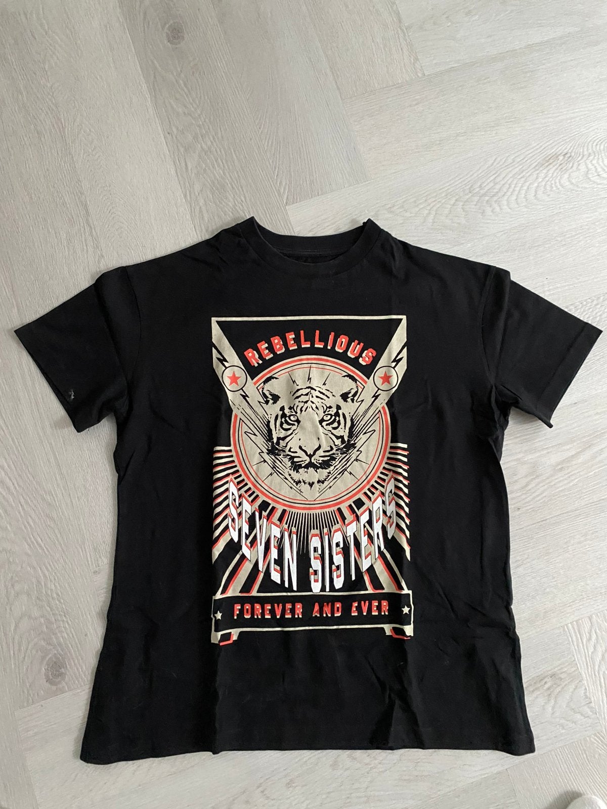Bijna nieuw tshirt van Seven Sisters mt S, Zwart, Ophalen of Verzenden, Zo goed als nieuw, Korte mouw