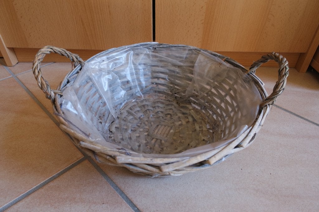 rieten plantenbak, Huis en Inrichting, Woonaccessoires | Schalen en Manden, Gebruikt, Mand, Rond, Ophalen of Verzenden