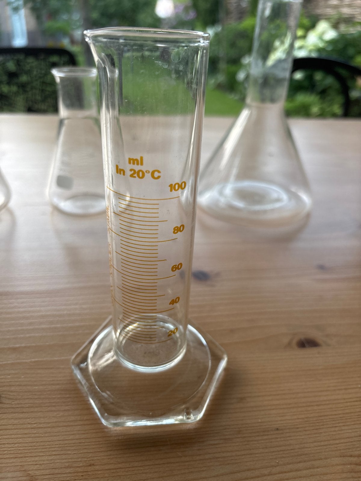 Oude gave Glazen maatcilinder 100 ml met vijfkantige voet, Ophalen of Verzenden