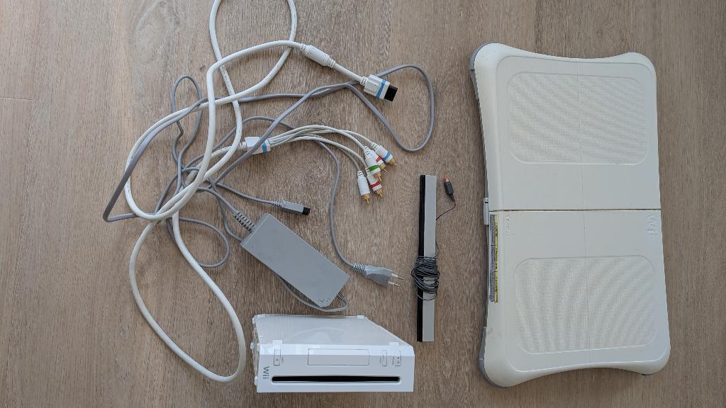 Compleet Wii Pakket met 7 spellen en Wii Fit Balance Board, Ophalen, Gebruikt, Met 3 controllers of meer, Met stuurtje