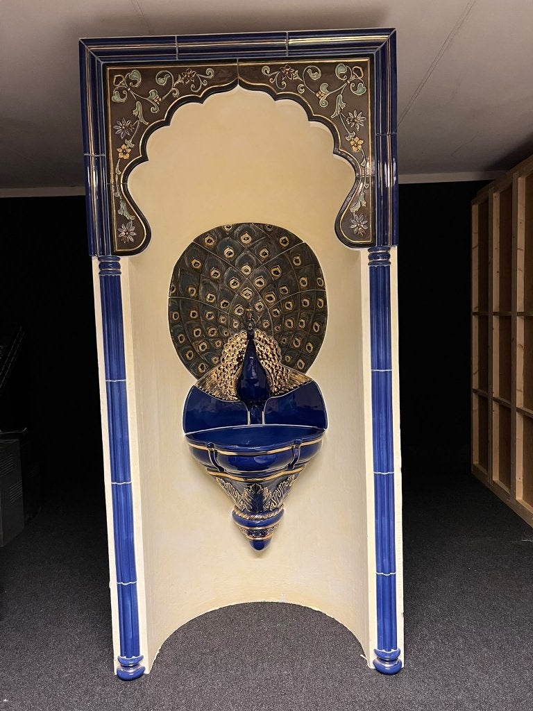 Decoratieve wandfontein met pauw – blauw/goud, Ophalen, Zo goed als nieuw, Overige materialen, Waterornament