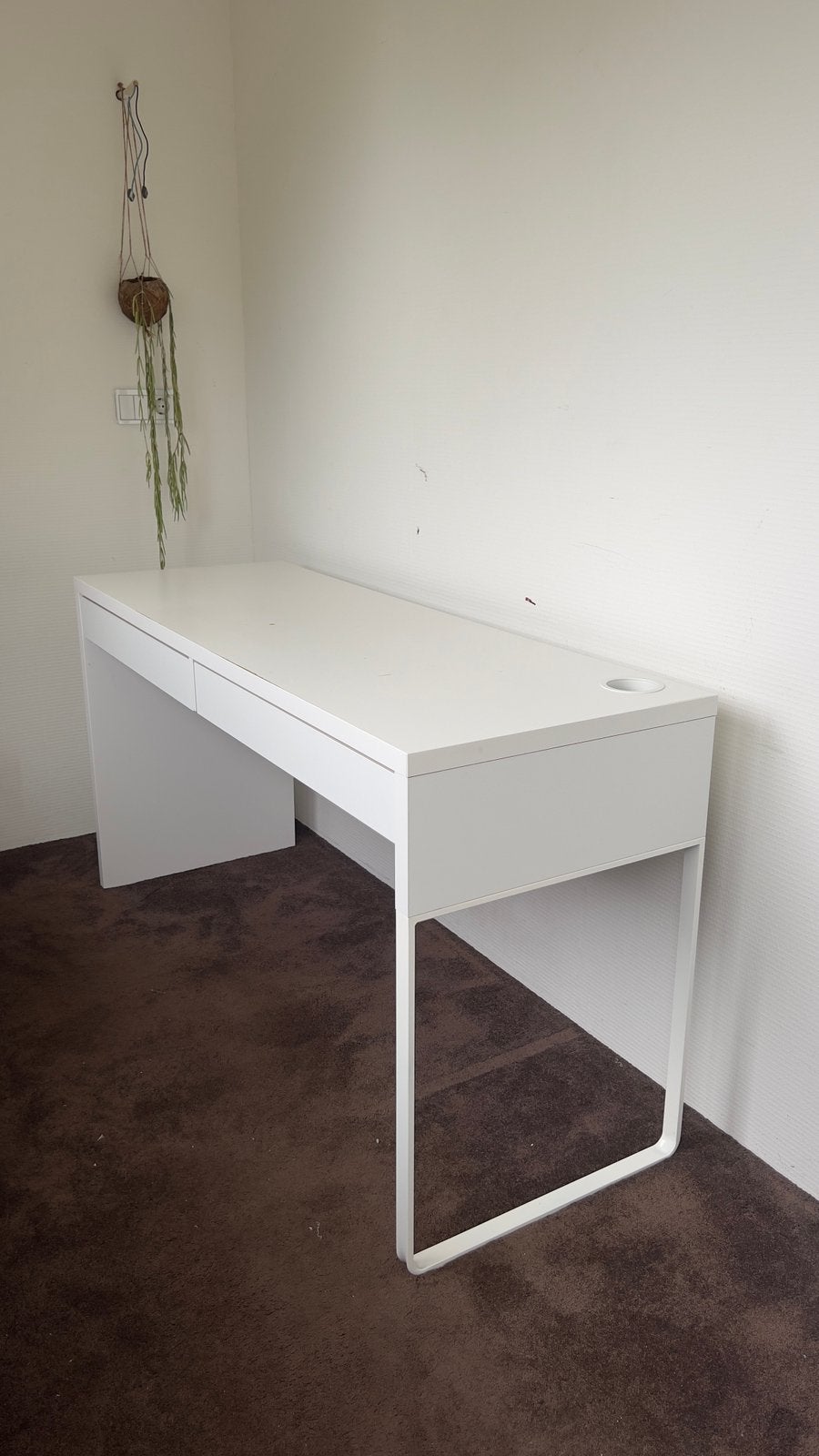 IKEA Micke bureau | wit | 142x50 cm | met lades en kabelgat, Huis en Inrichting, Ophalen, Gebruikt, Hout, 50 cm