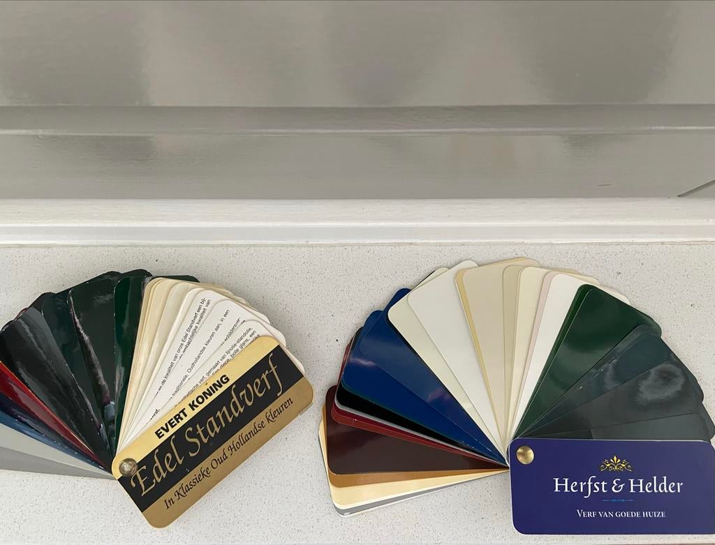 Verf, 2 kleurenwaaiers klassieke Oud Hollandse kleuren, Ophalen of Verzenden, Gebruikt, Verf