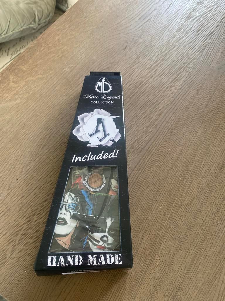 Miniatuur gitaar met standaard en capo - Kiss design, Ophalen of Verzenden, Nieuw, Overige instrumenten