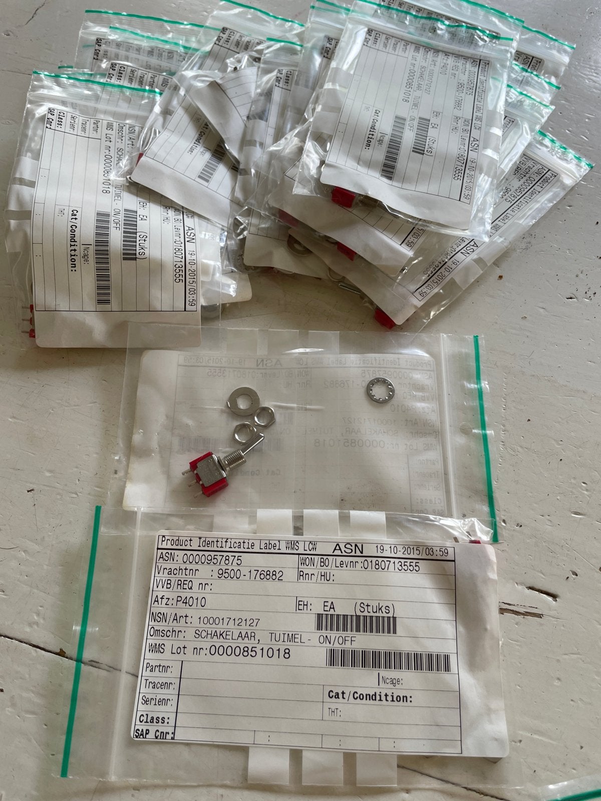 23x Tuimelschakelaar AAN/UIT - Nieuw in verpakking, Ophalen of Verzenden, Nieuw
