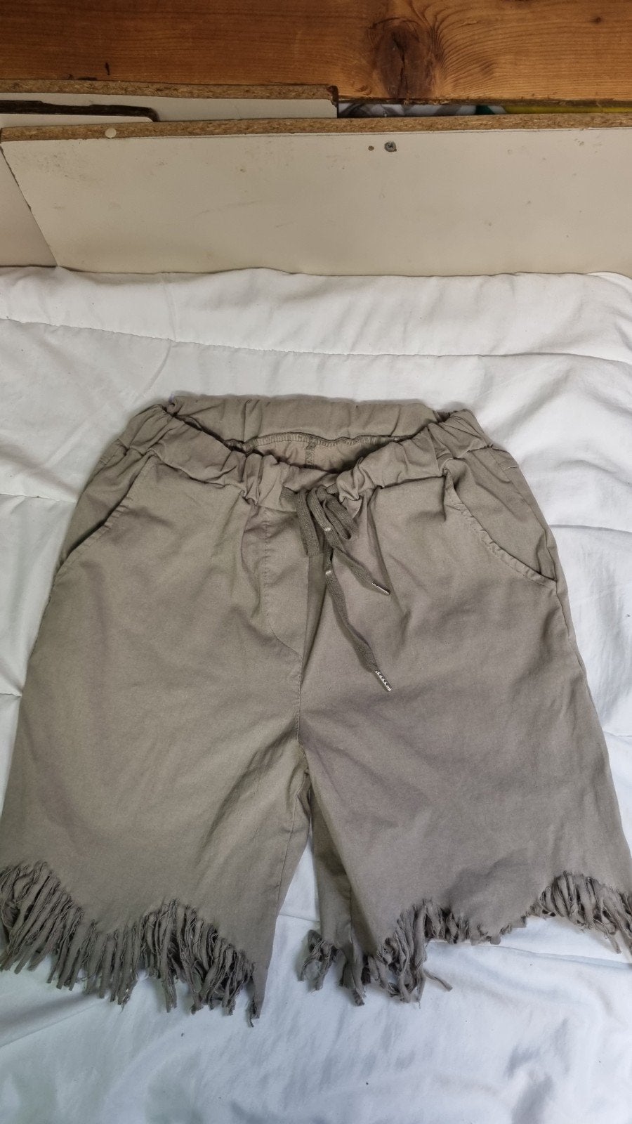 Leuke korte broek met franjes, maat 46, Kleding | Dames, Ophalen of Verzenden, Nieuw, Maat 46/48 (XL) of groter, Kort