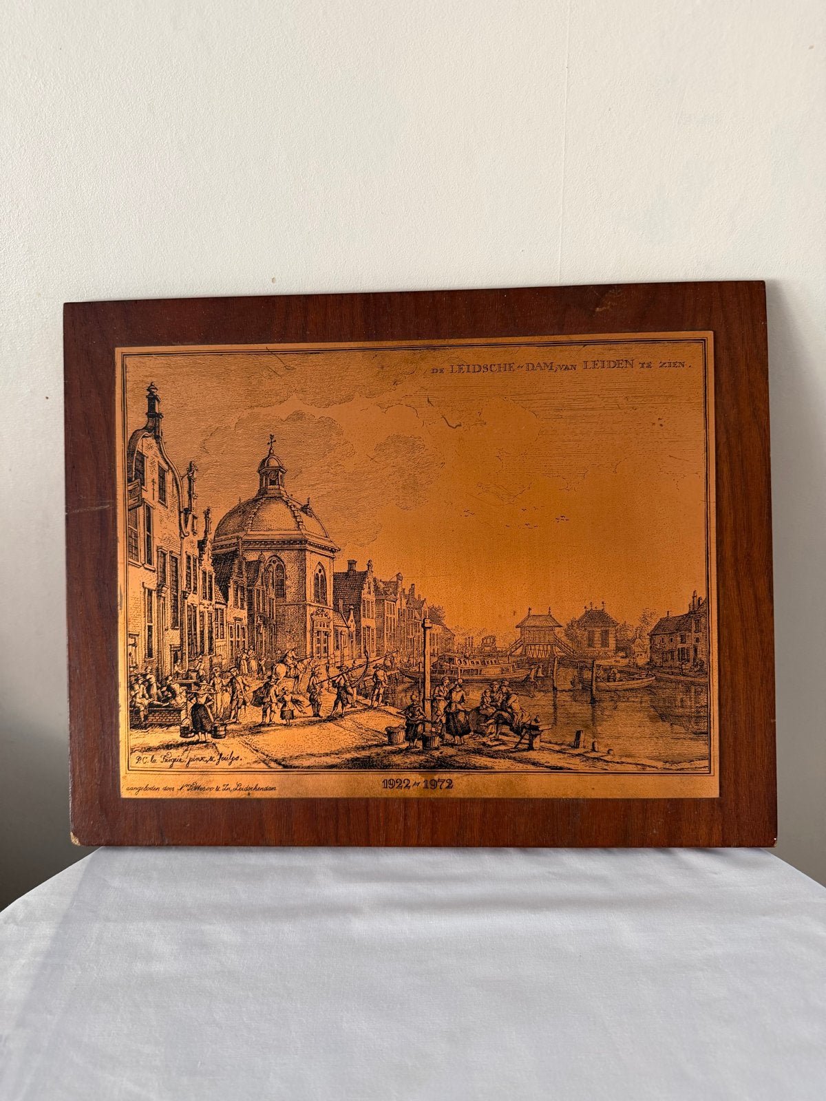 Kopergravure 'De Leidsche Dam, van Leiden te zien' (1972), Antiek en Kunst, Stadsgezicht, Ophalen of Verzenden, Gravure, Met tekst