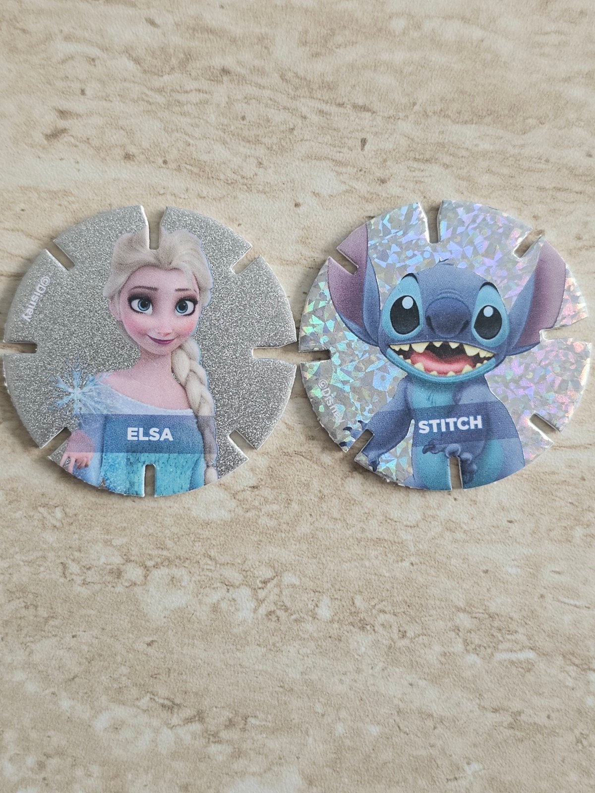 Disney Diskeyz Albert Heijn - Elsa & Stitch, Verzamelen, Ophalen of Verzenden, Overige figuren, Zo goed als nieuw, Overige typen