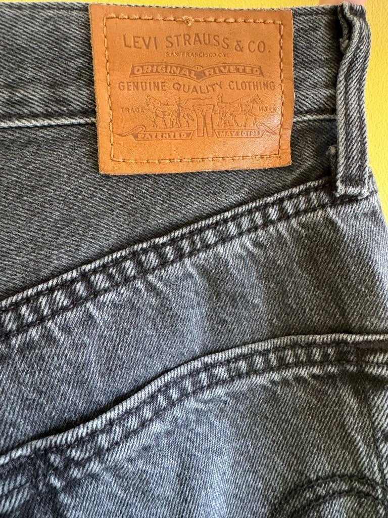 Levi's High Loose Taper, Zwart, Ophalen of Verzenden, Zo goed als nieuw, W27 (confectie 34) of kleiner