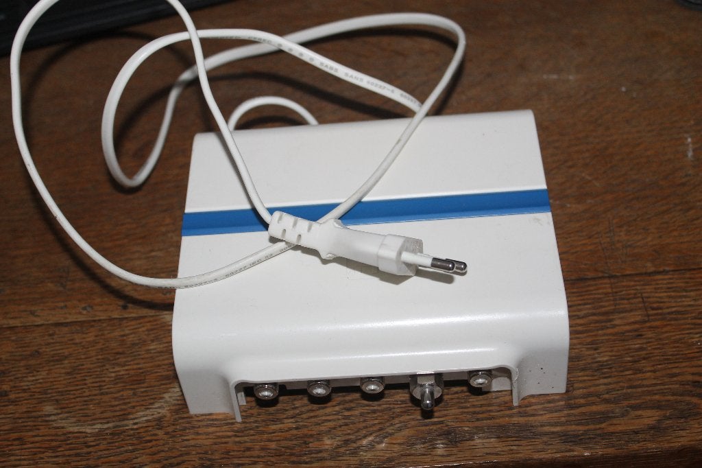 Hirschmann HMV 41 CATV Versterker, Ophalen of Verzenden, Zo goed als nieuw, Minder dan 2 meter, Overige kabels