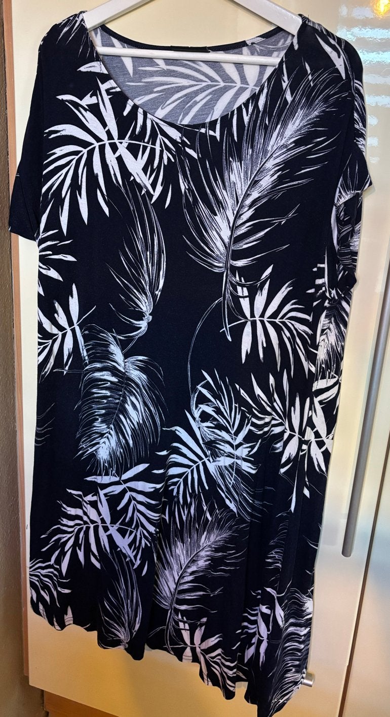 Mooie blauw bewerkte jurk - Maat 48, Ophalen of Verzenden, Zo goed als nieuw, Blauw, Jurk
