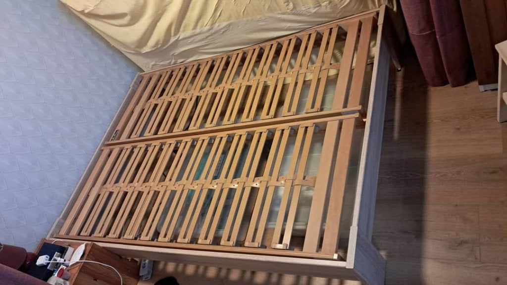 Bed frame 140 x 200 met lattenbodems, Huis en Inrichting, Ophalen, Gebruikt, Bruin, Tweepersoons