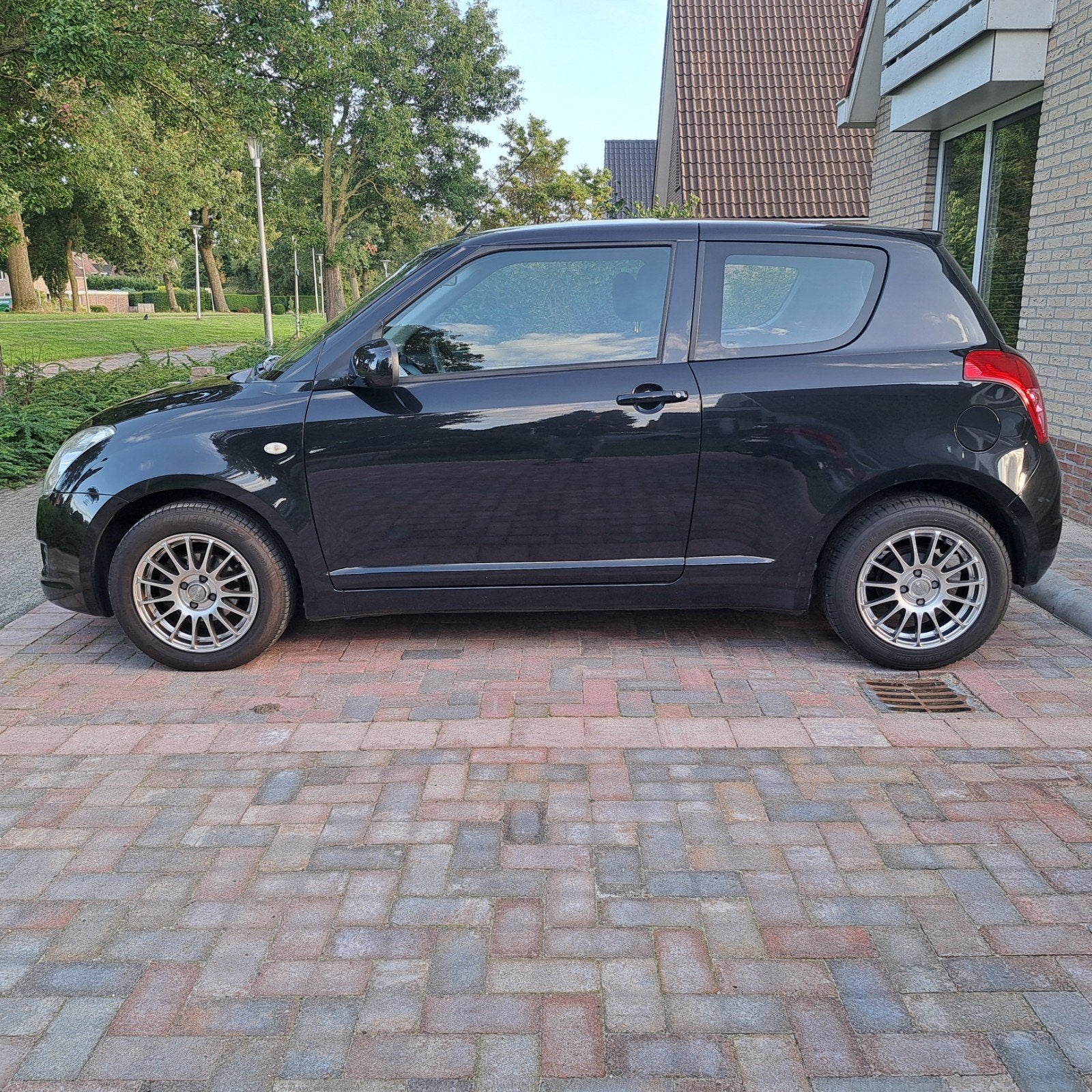 Suzuki Swift 1.3 comfort TOPPER GOED LEZEN, 31 €/maand, Origineel Nederlands, Handgeschakeld, 1000 kg