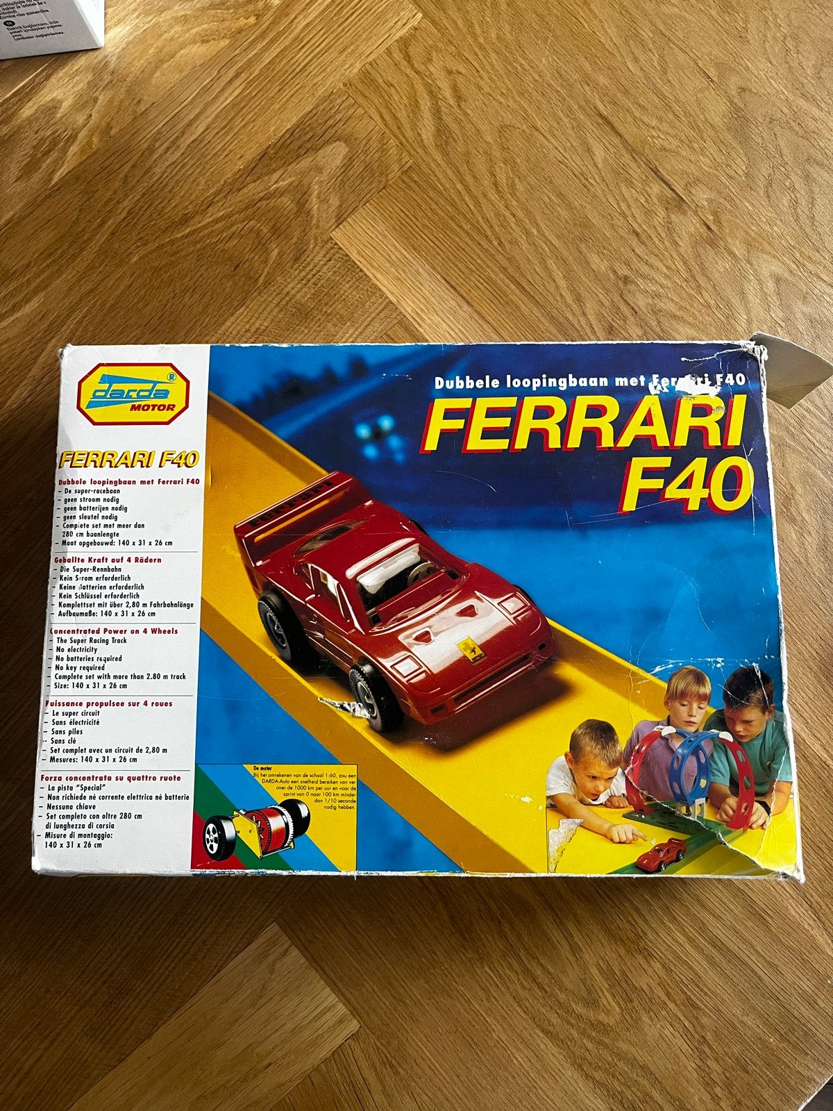 Darda Motor Ferrari F40 Dubbele Racebaan met Looping, Kinderen en Baby's, Overige merken, Racebaan, Opwindmechanisme, Ophalen of Verzenden