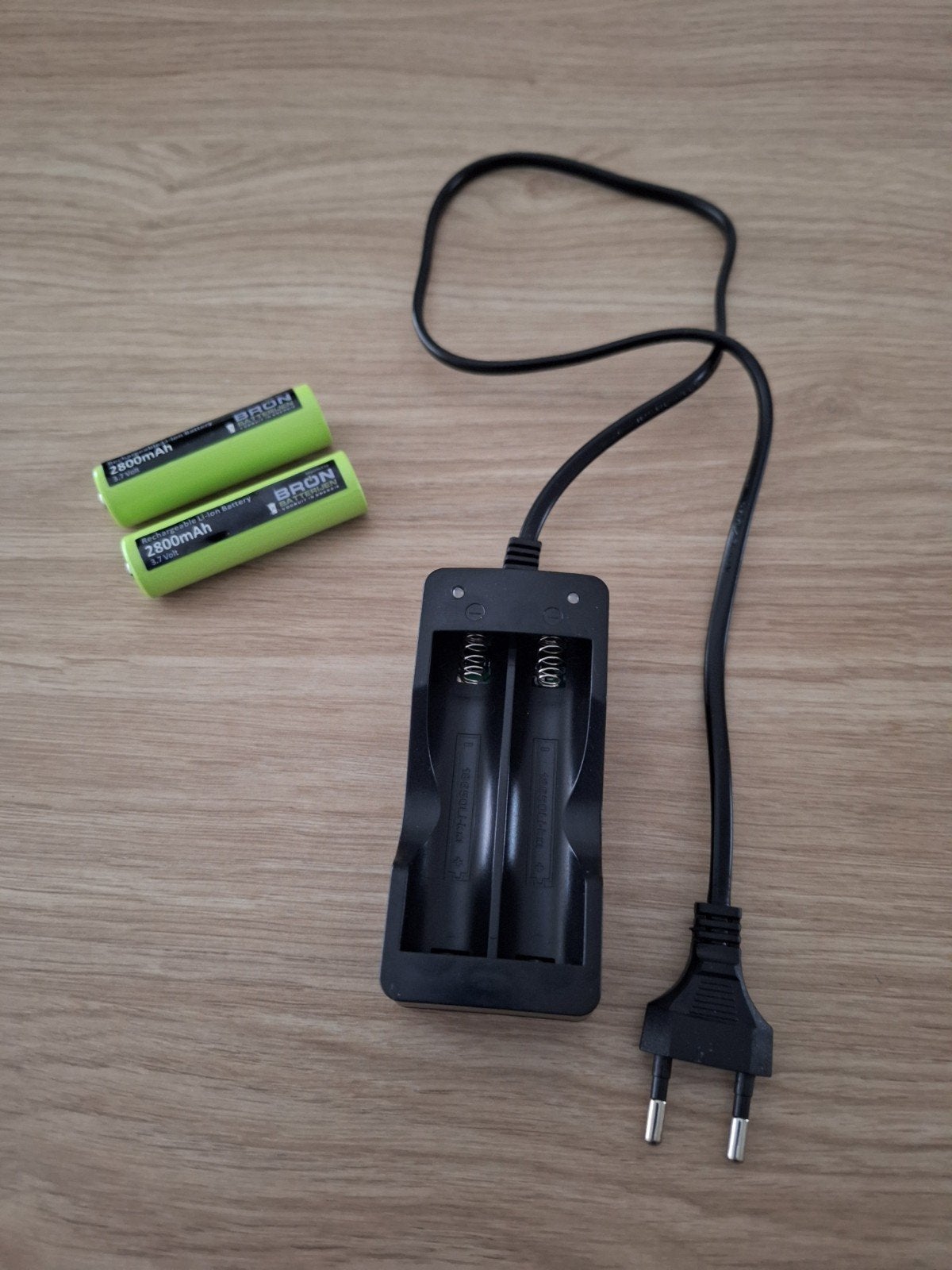 Batterijlader set 18650 Batterijen te koop !!, Ophalen, Zo goed als nieuw, Oplaadbaar