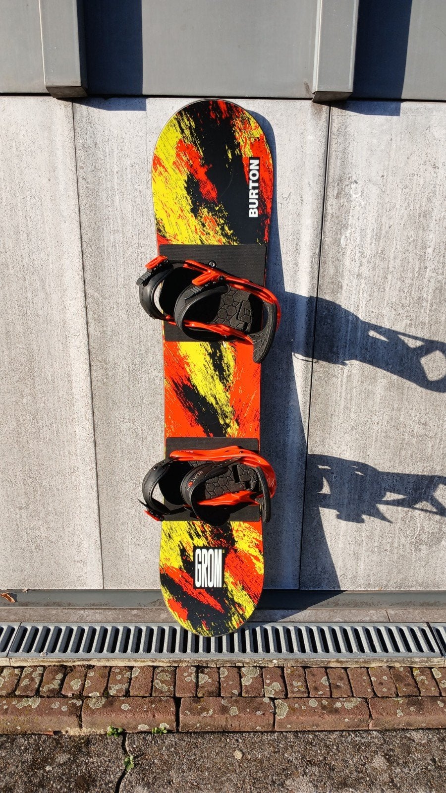 Nieuwe Burton Grom kinder snowboard + Mission bindingen, Board, Nieuw, Ophalen of Verzenden, Nb