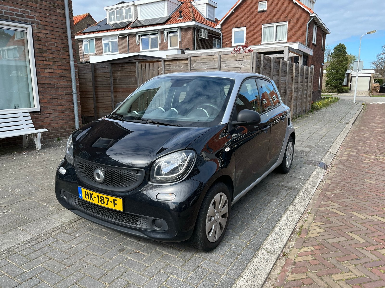 Smart ForFour 1.0 52KW 2015 Zwart, Auto's, 4 stoelen, Zwart, Origineel Nederlands, 24 km/l