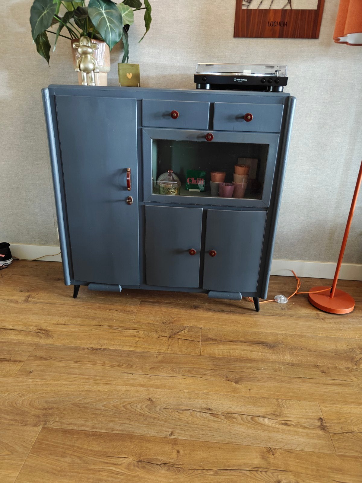 Oud kastje met glas, donkerblauw geschilderd, Ophalen, Gebruikt