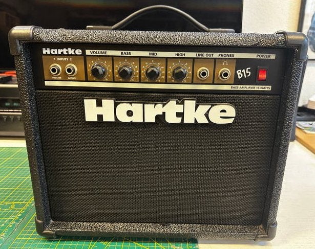 Hartke B15 Basgitaarversterker - 15 Watt, Ophalen of Verzenden, Zo goed als nieuw, Basgitaar, Minder dan 50 watt