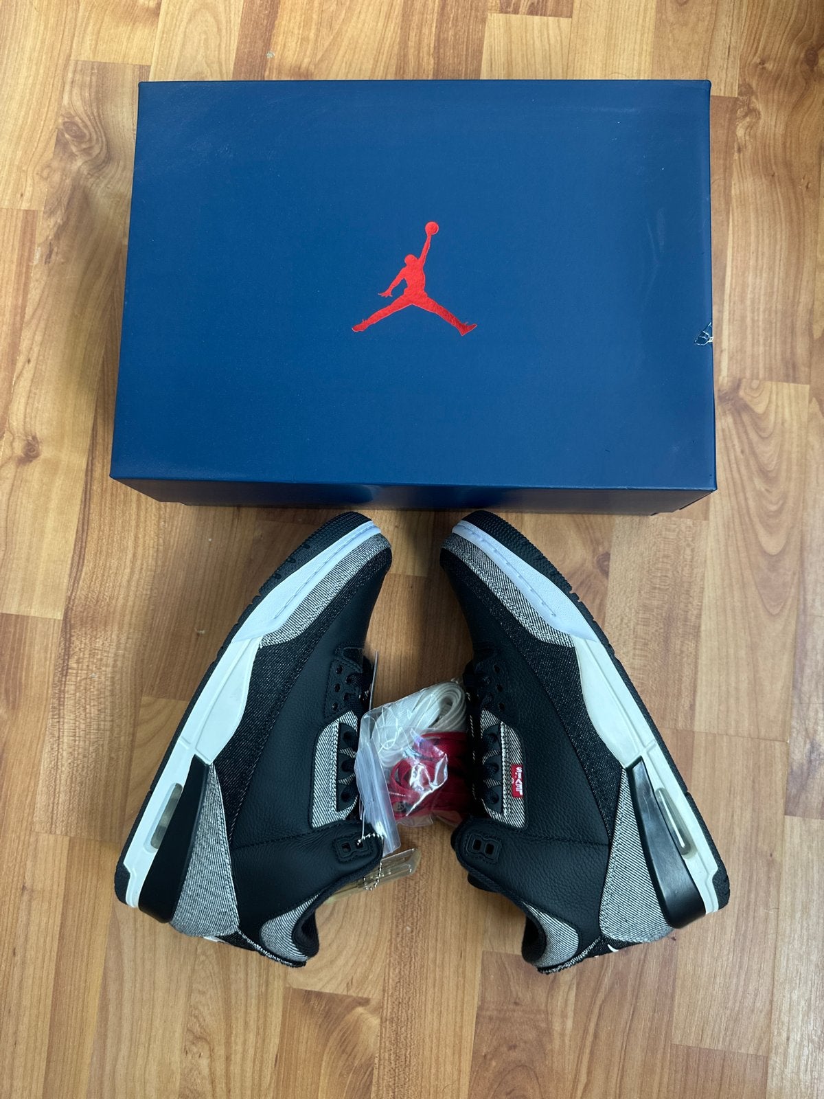 Nike Air Jordan 3 Retro x Levi's Black Denim, Ophalen of Verzenden, Nieuw, Zwart, Sneakers of Gympen