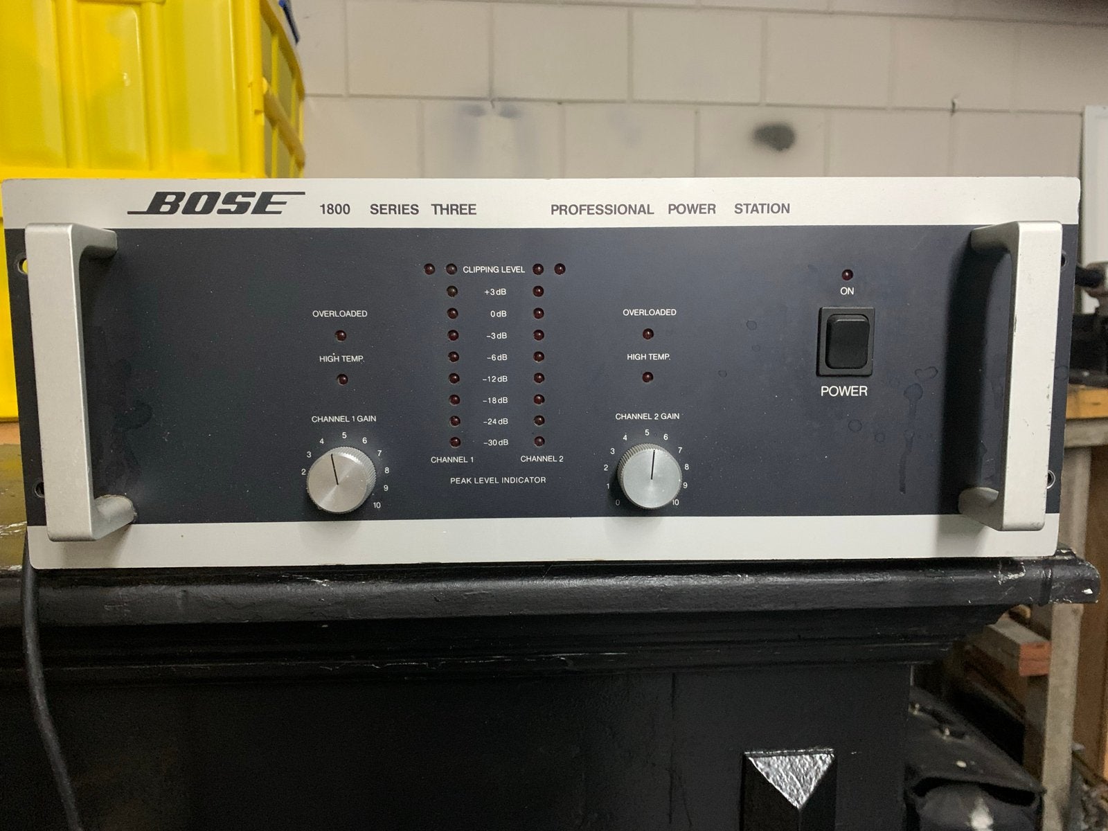 Bose 1800 Series Three Professionele Eindversterker, Audio, Tv en Foto, Versterkers en Receivers, Gebruikt, 120 watt of meer, Stereo