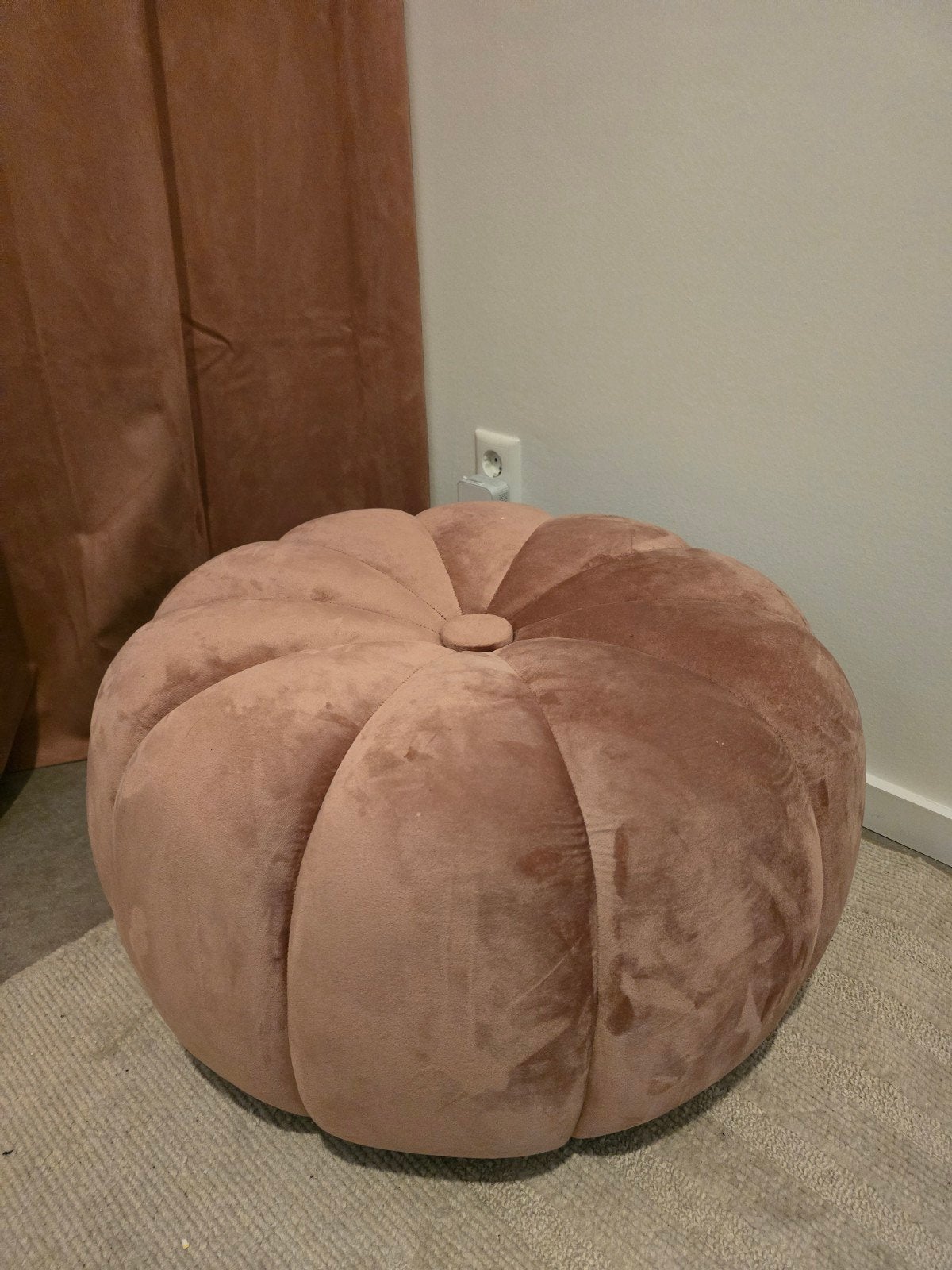 Roze poef ø67x37 cm, Ophalen, Zo goed als nieuw, Stof, 50 tot 75 cm