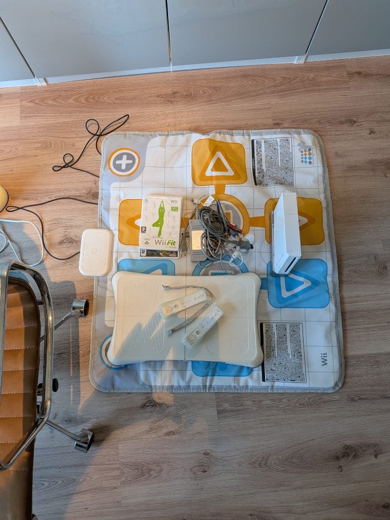 Nintendo Wii compleet – 2 controllers – Balance Board, Ophalen, Gebruikt, Met 2 controllers