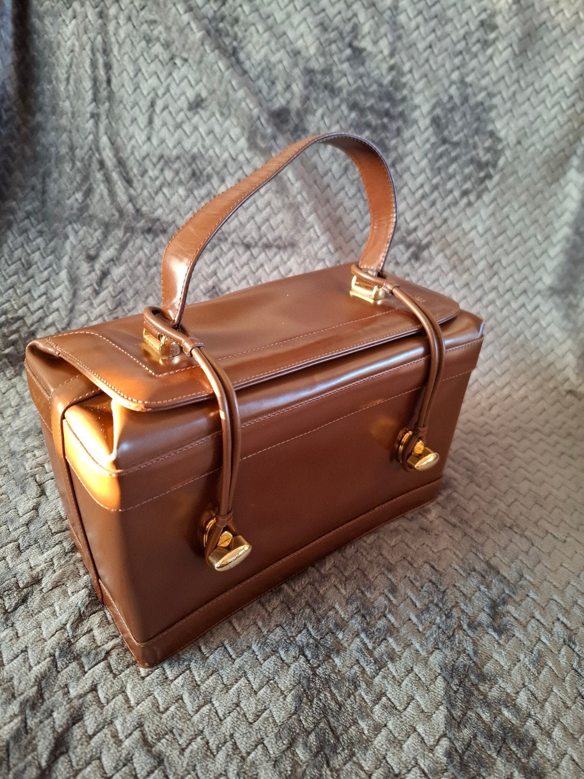 Vintage bruine handtas van Pollini met gouden details, Ophalen, Gebruikt, Bruin, Handtas