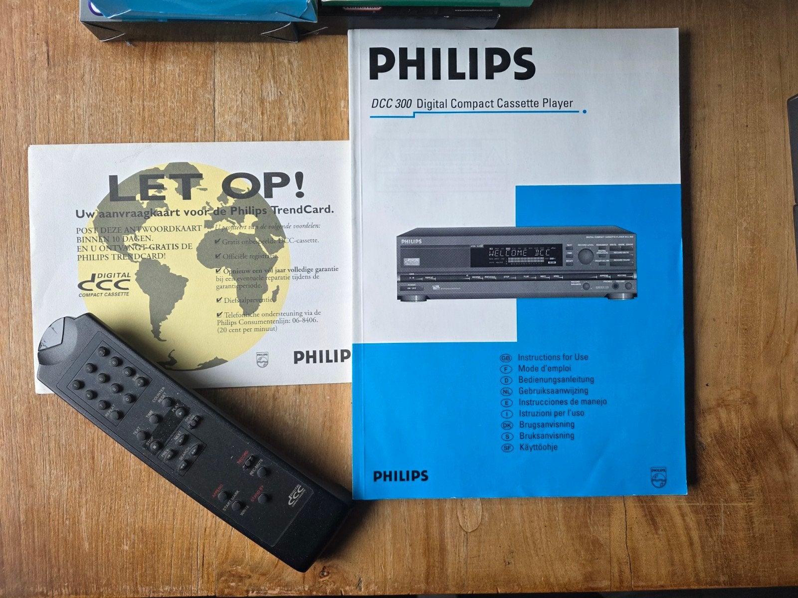 Philips DCC 300 boekjes met afstandsbediening, Audio, Tv en Foto, Ophalen of Verzenden, Philips