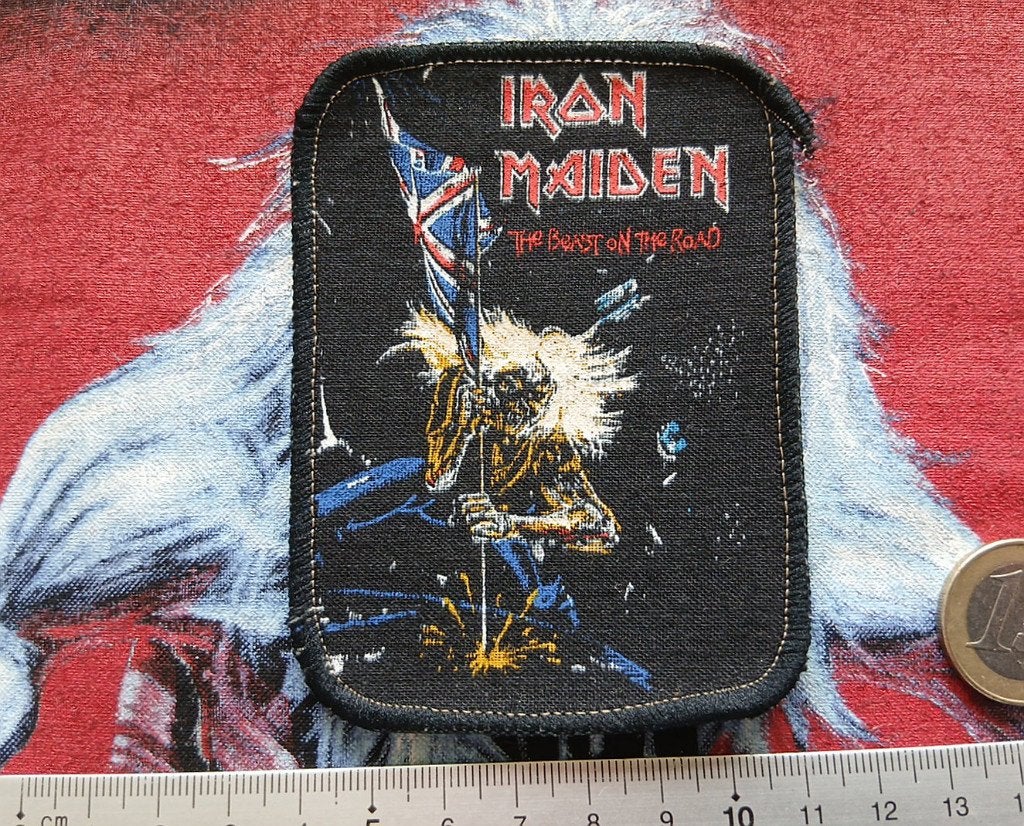 IRON MAIDEN vrij zeldzame 1982 patch 16 beast on the road, Verzamelen, Ophalen of Verzenden, Nieuw, Kleding