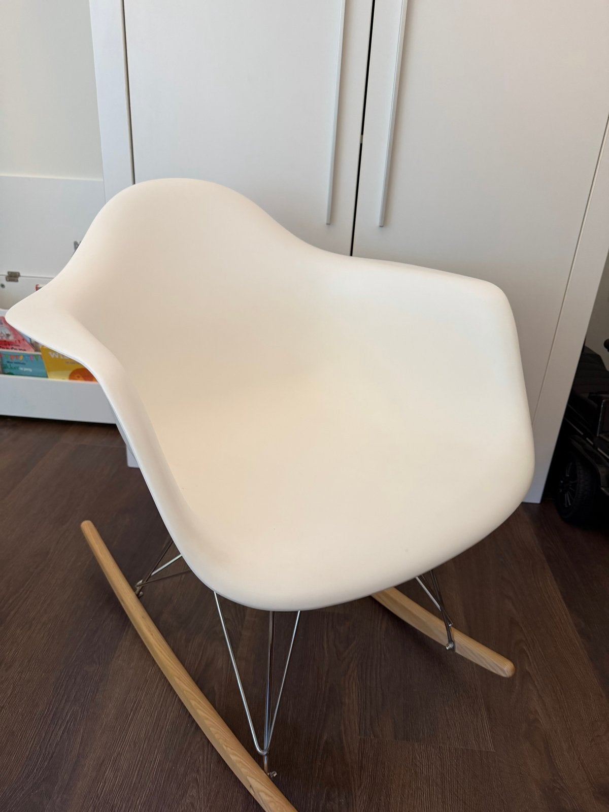 Witte schommelstoel in Eames-stijl, Ophalen, Wit, Zo goed als nieuw, Eén
