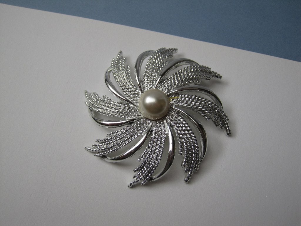 Broche waaier bloem model /Sarah Coventry, Verzenden, Zo goed als nieuw, Zilver, Overige materialen