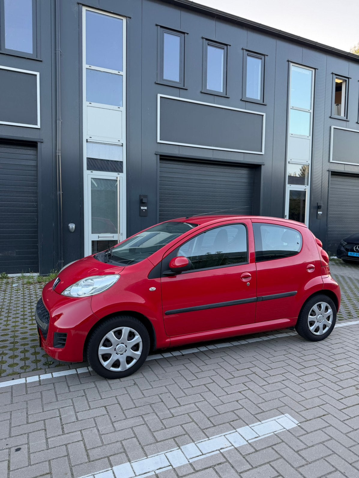 Peugeot 107 1.0 12V 5Deurs 2009 Rood Bluetooth, Voorwielaandrijving, 4 stoelen, 68 pk, Origineel Nederlands