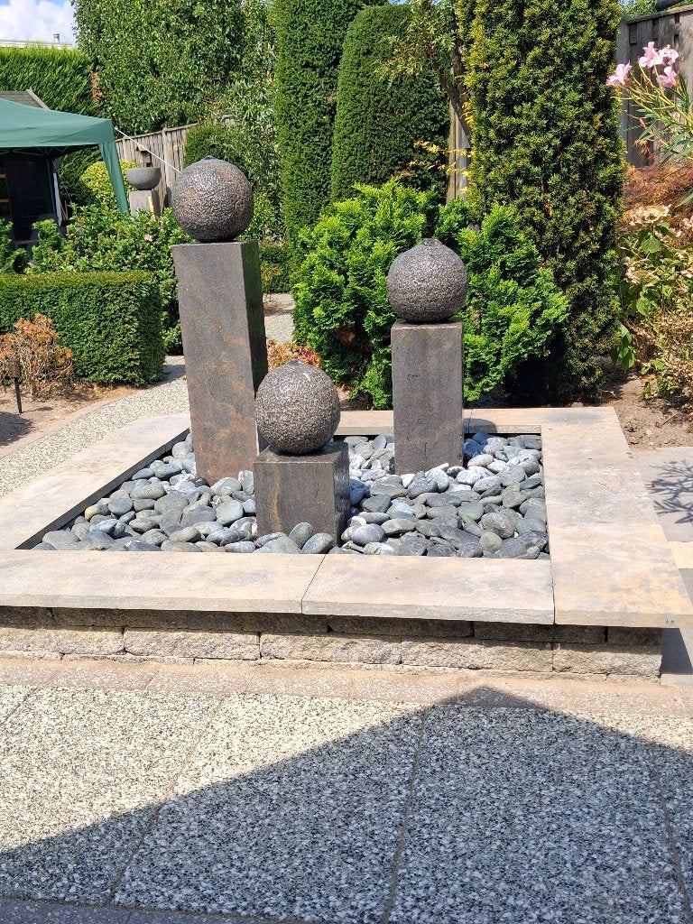 3 delig stenen waterornament, Tuin en Terras, Ophalen, Gebruikt, Hardsteen, Waterornament
