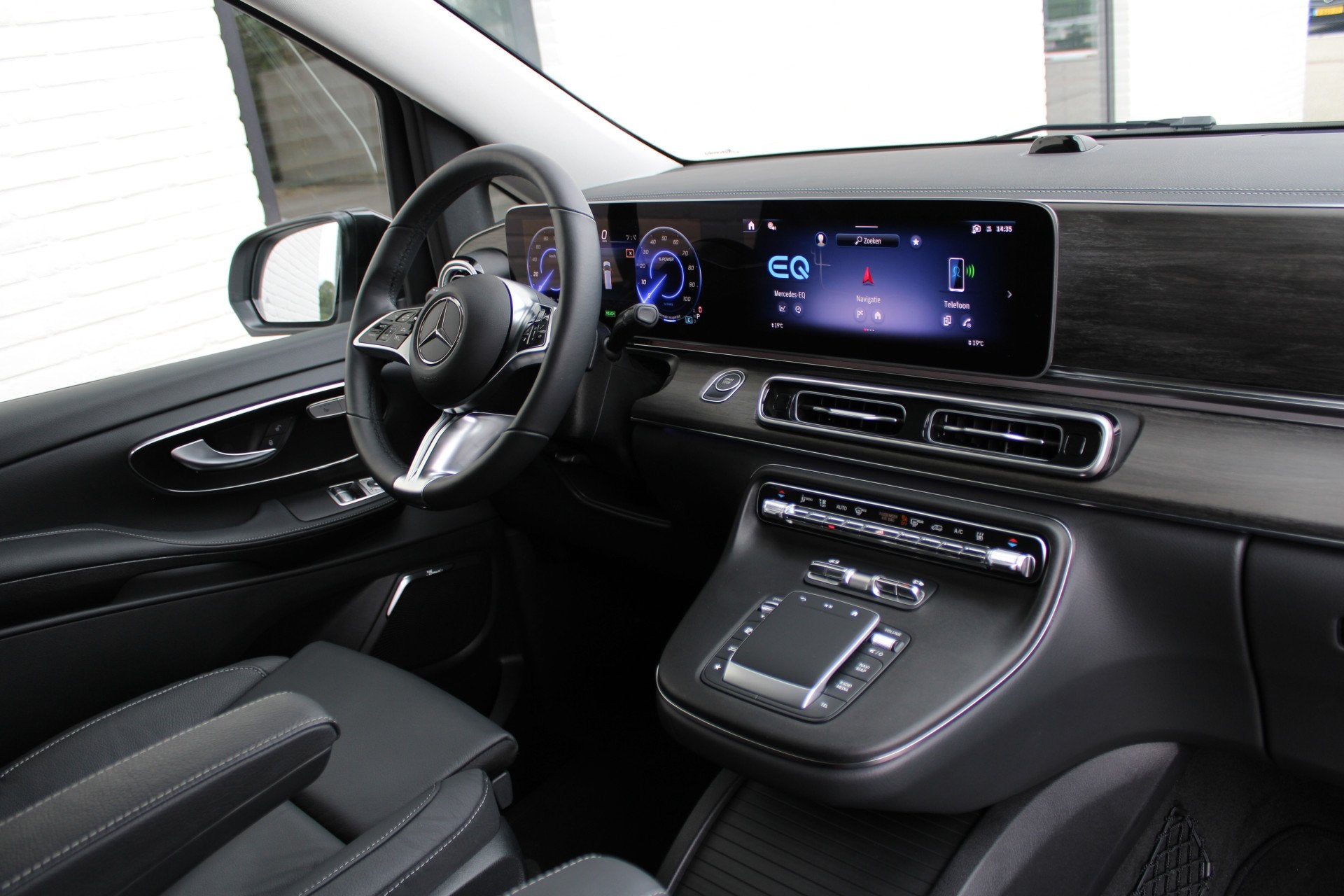 Mercedes-Benz EQV 300 L3 / XXL / Luchtvering / 7-Persoons /, Auto's, Dealer onderhouden, Gebruikt, Met garantie (alle), 2535 kg