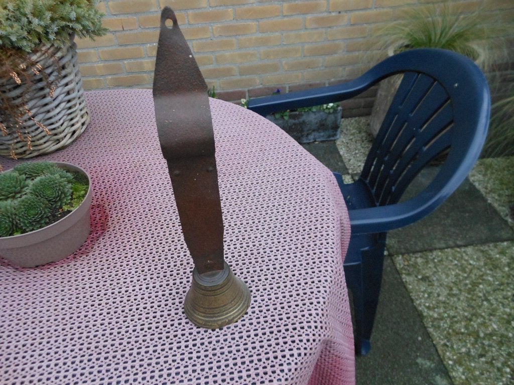 oude bronsen deurbel, Ophalen