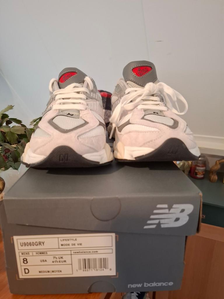 New balance  U9060 maat 41.5 maat zitten als een maat 40, Ophalen of Verzenden, Nieuw, Wit, Sneakers of Gympen