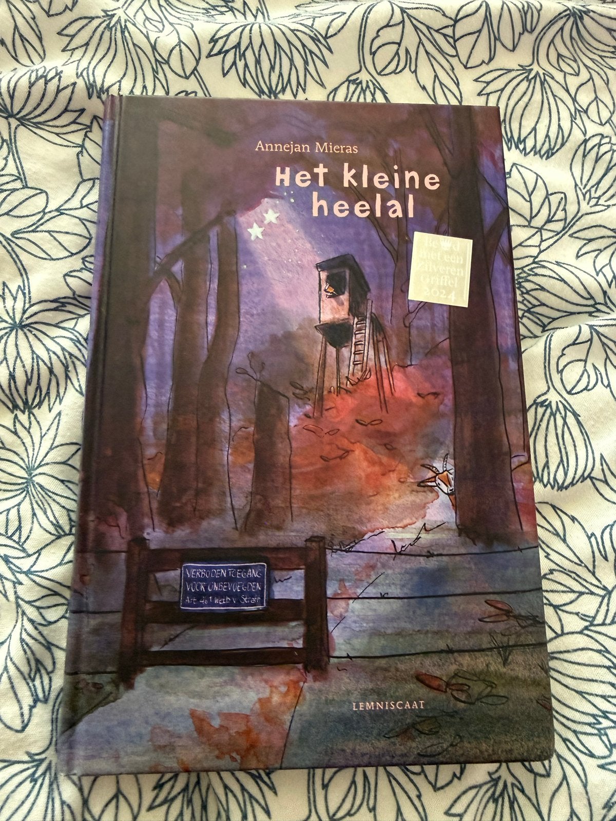 Het kleine heelal - Annejan Mieras (Zilveren Griffel 2024), Boeken, Ophalen of Verzenden, Zo goed als nieuw, Fictie