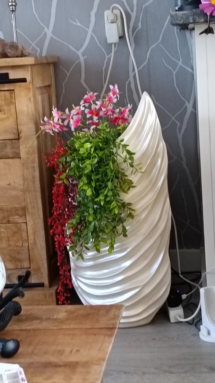 2 grote parelmoer design vaas met kunstplanten, Ophalen, Kunststof, Gebruikt, Wit