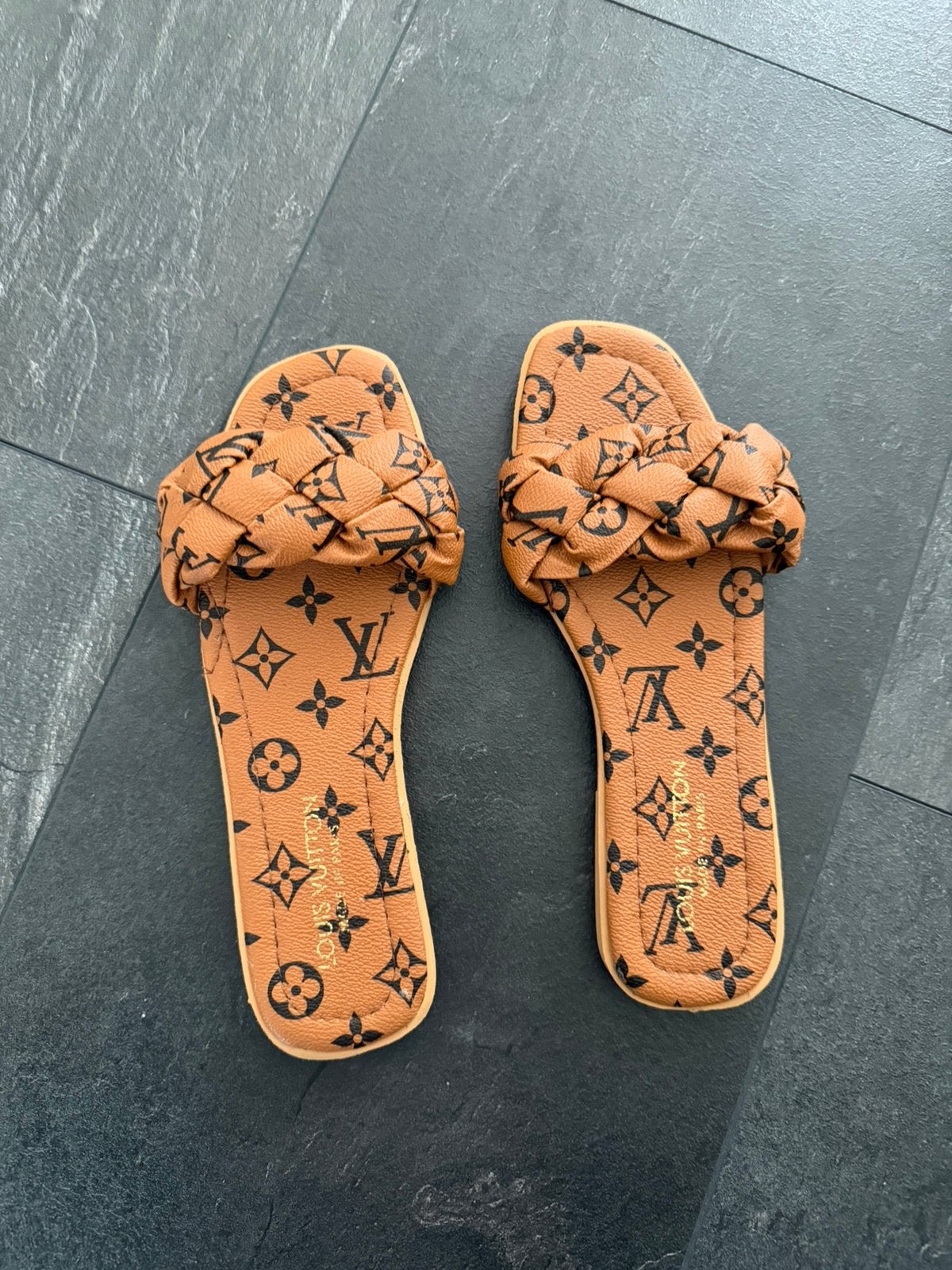 Slippers maat 40 nieuw, Slippers, Bruin, Nieuw, Ophalen of Verzenden