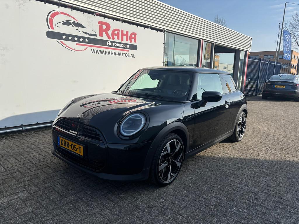 Mini Mini 1.5 Cooper C Essential XS, Gebruikt, 156 pk, 4 stoelen, Zwart